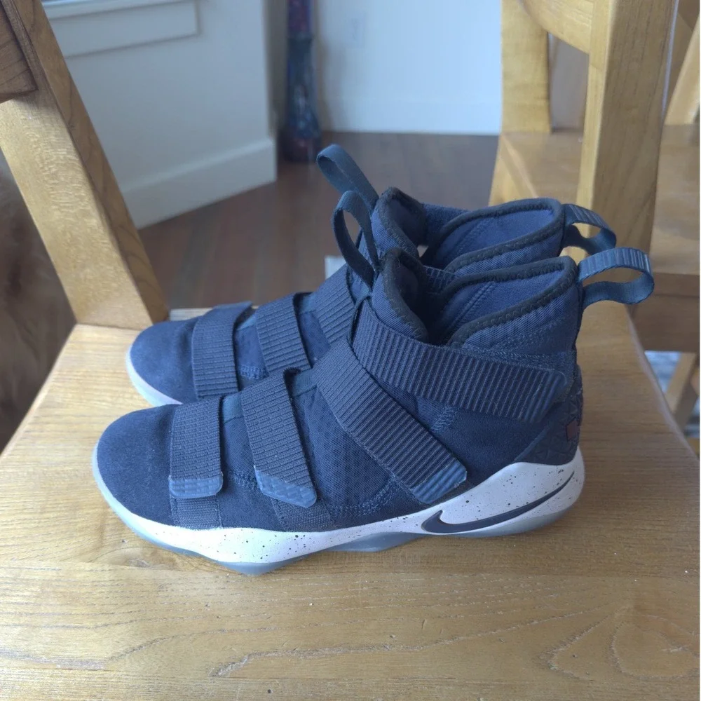 Nike LeBron Soldier 11 Midnight Navy Basketball Shoes 897644-402 Mens